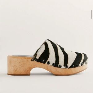 REFORMATION RAYNA CLOSED TOE CLOG